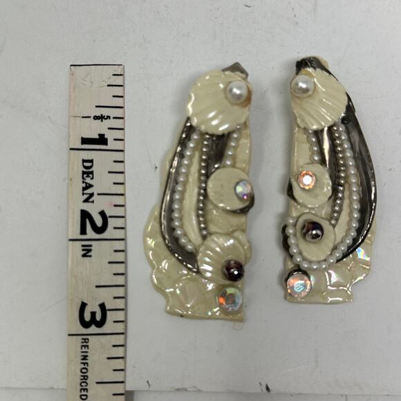 Vintage Fired Fantasies Clay Shell Earrings & Rhinestone Accents Cream Clip On - Picture 5 of 5